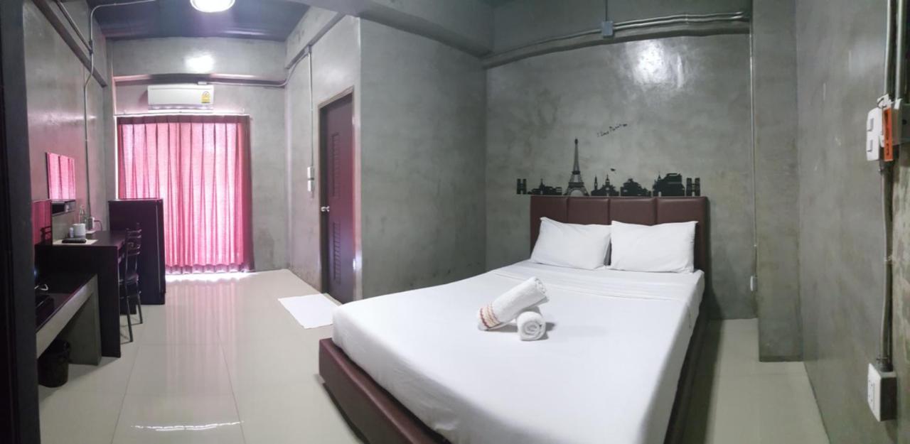 Kp Place Lop Buri Buitenkant foto