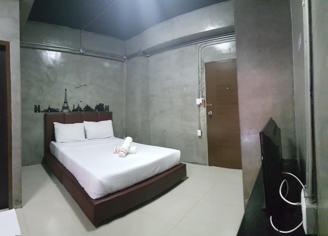 Kp Place Lop Buri Buitenkant foto
